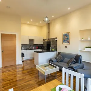 New 2 Bed With Stunning Views Of Arthur Seat Mountain Edinburgh